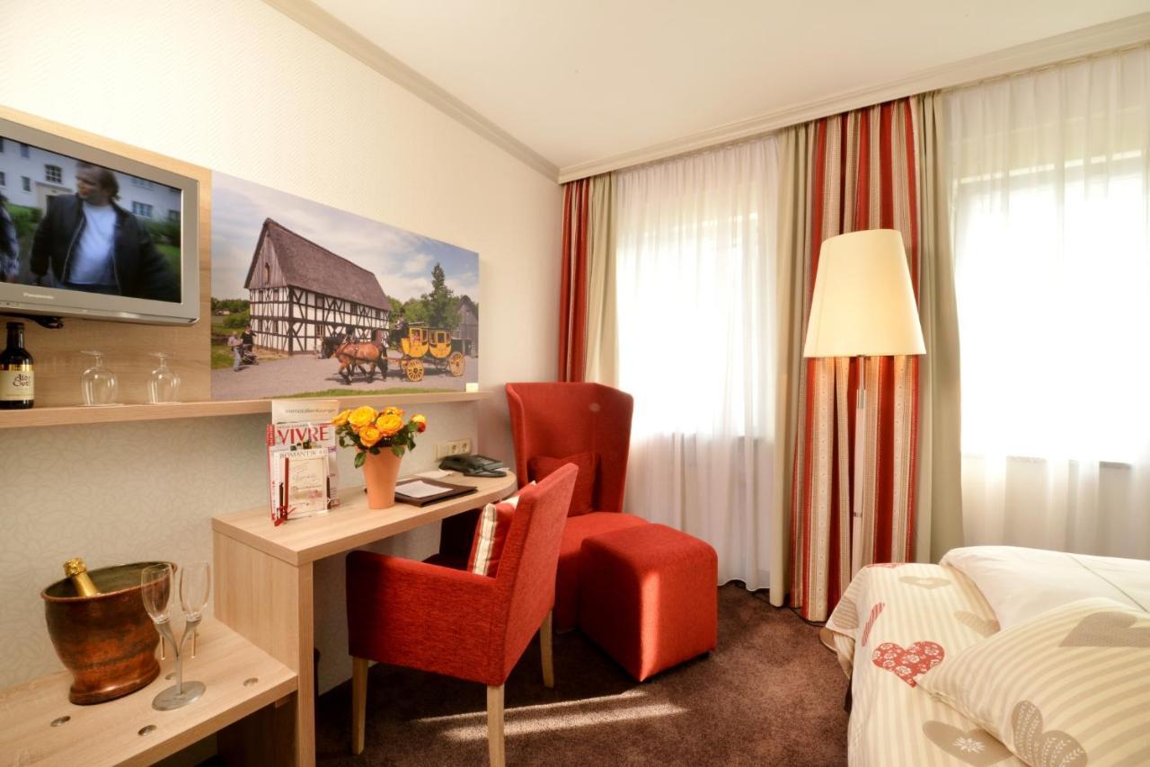 Lohmann'S Romantik Hotel Gravenberg Langenfeld  Exterior photo